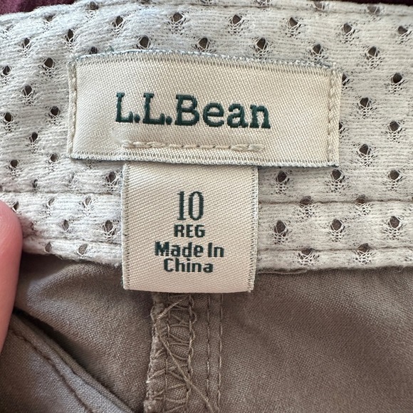 L.L.Bean Women's Khaki Shorts Size 10 REG Hiking Travel Casual Zipper Pockets - Picture 5 of 6